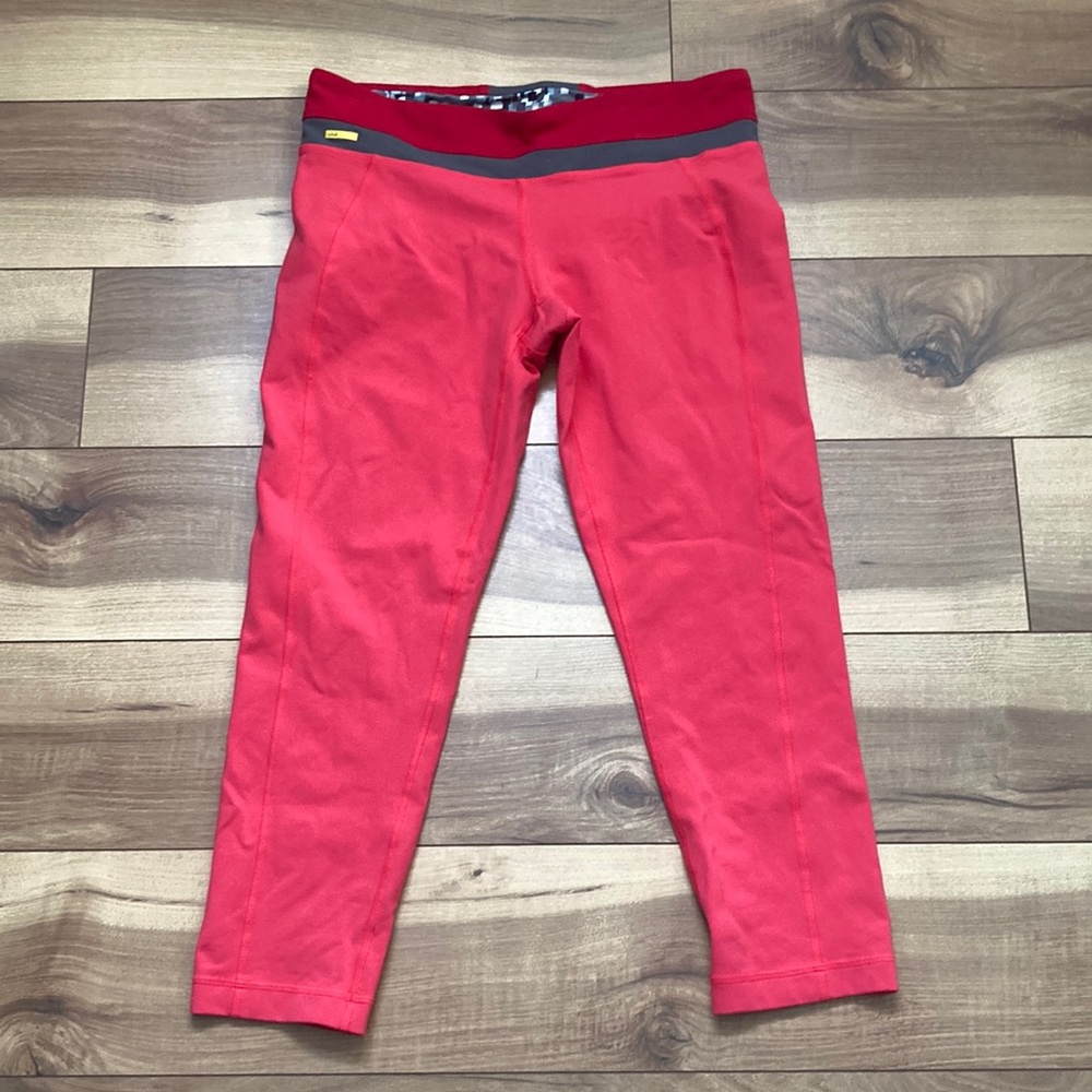 Lole red/pink capri leggings. Size L